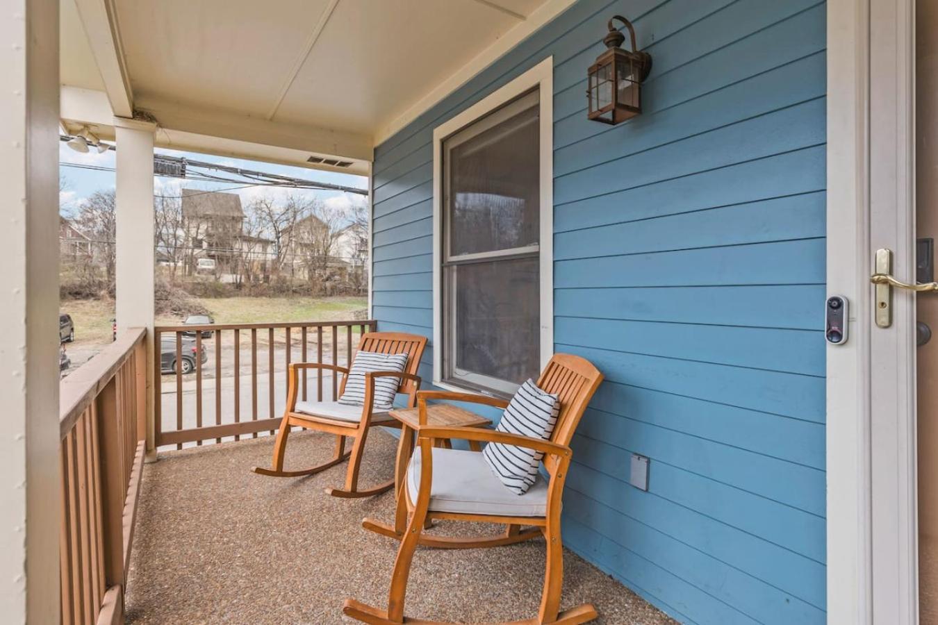 Pool Table Walk To Downtown Bars And Farmers Market * Nashville