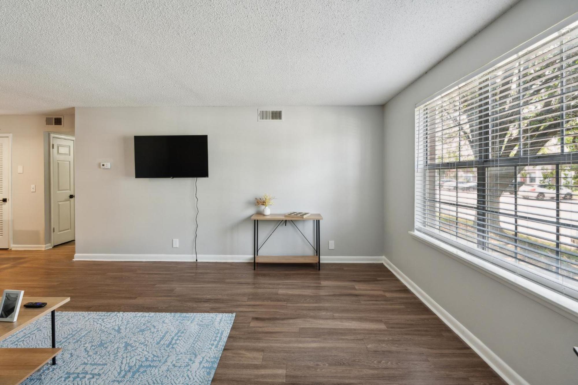 Brentwood A2 I Cozy & Comfy I 2bd I Free Parking *