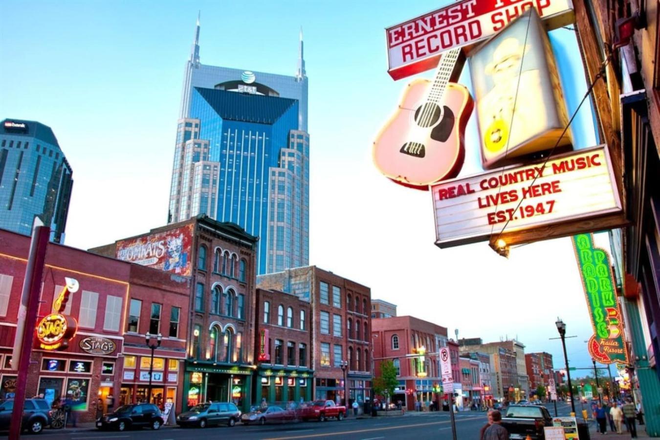 Holiday home Cozy By Music Row Walk To Restaurants And Bars Nashville