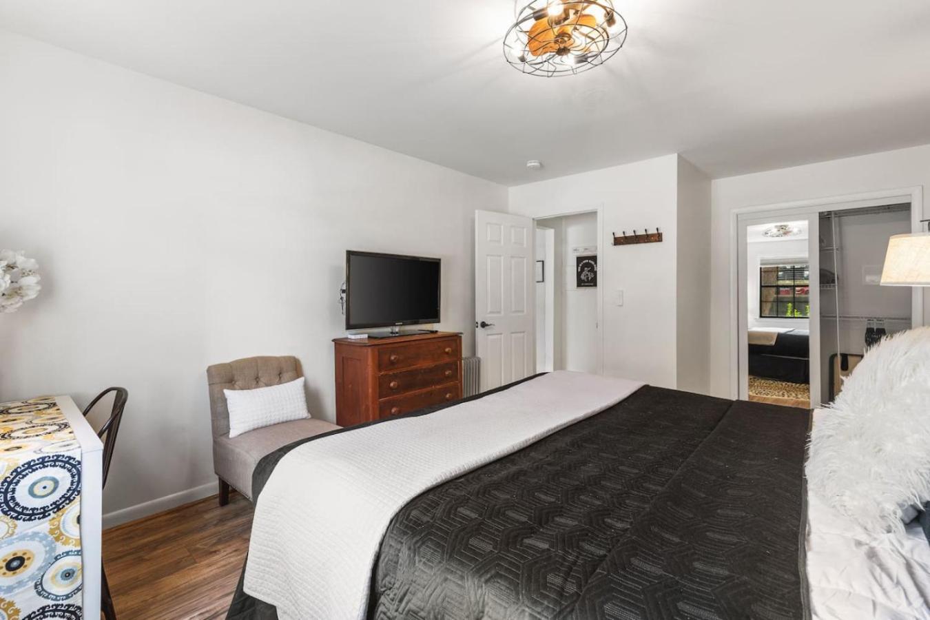 Cozy By Music Row Walk To Restaurants And Bars Holiday home *