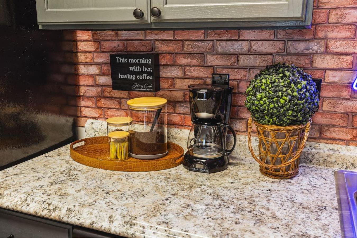 Cozy By Music Row Walk To Restaurants And Bars Holiday home
