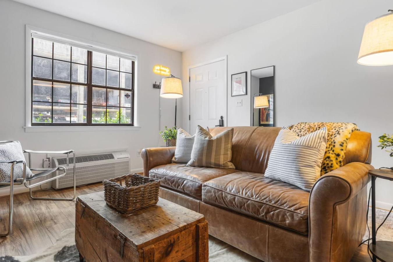 Cozy By Music Row Walk To Restaurants And Bars