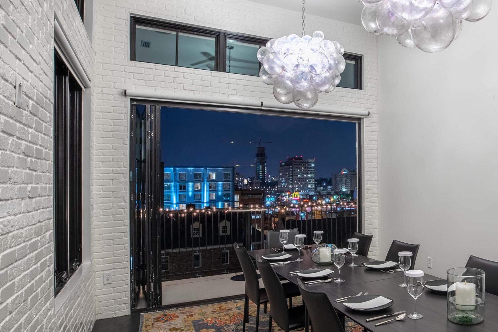 121 Floor 3 Buyout By Avantstay Entire Third Floor Buyout Of 121 Sleeps 18 Apartment