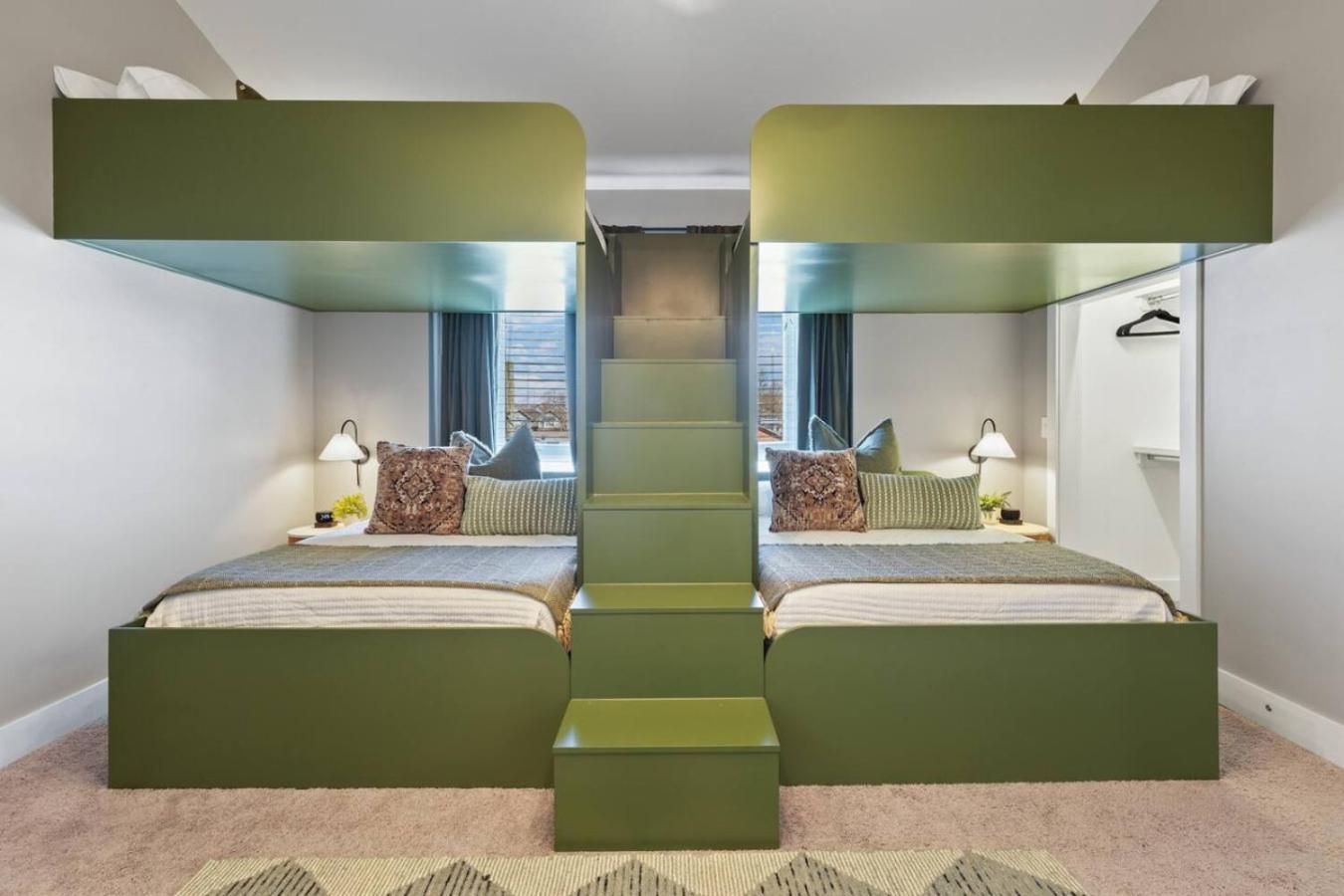 Holiday home Vibrant In The Nations With Garage Walk To Restaurants And Shops