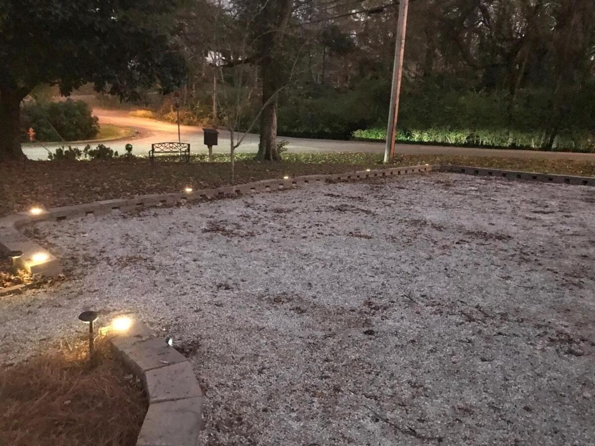 Cozy Retreat In Upscale Hills In West *