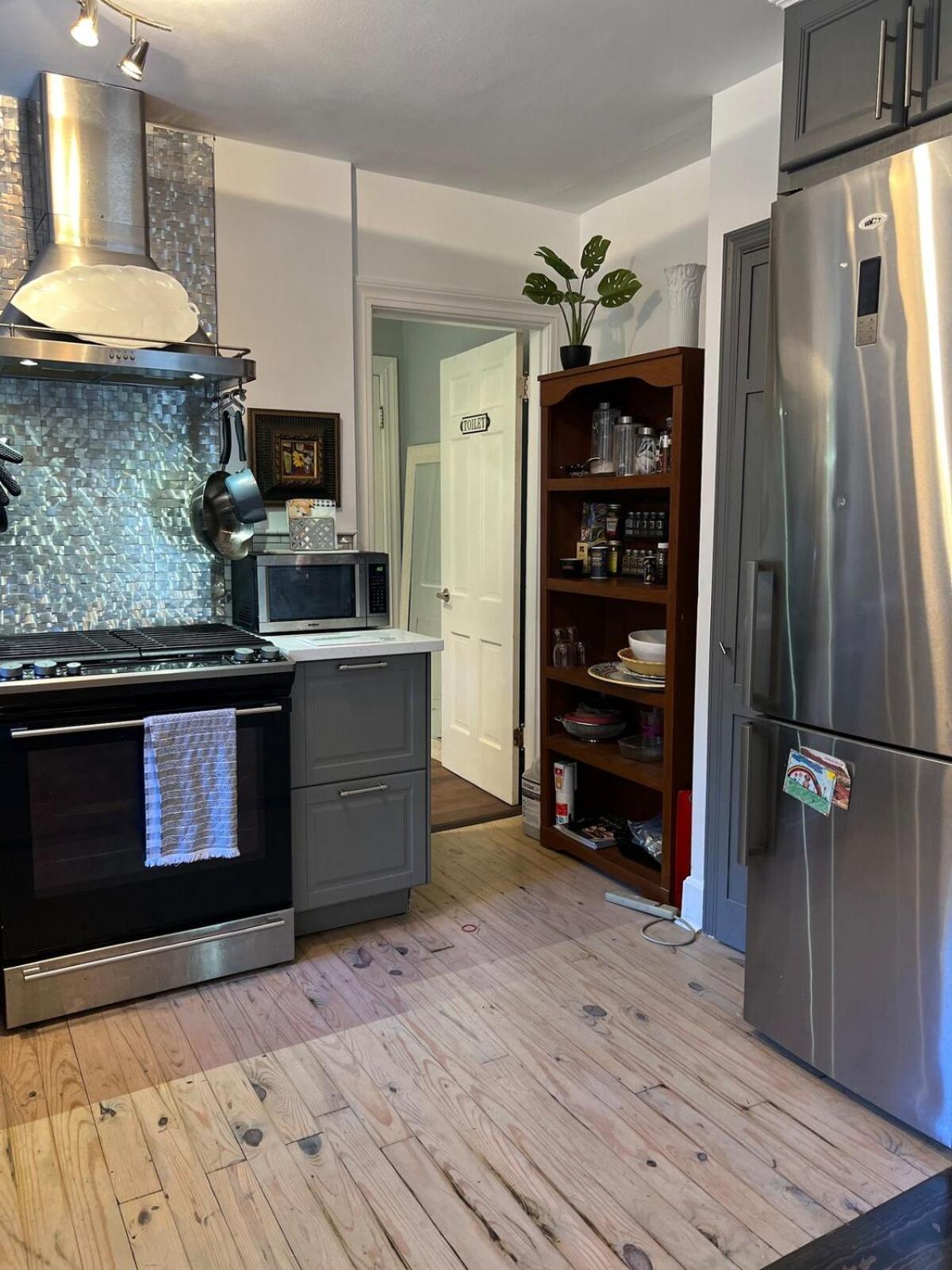 Cozy Retreat In Upscale Hills In West