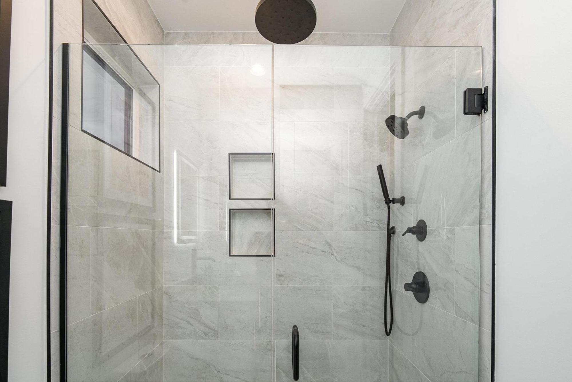 Holiday home Luxe-high Note-rooftop Hot Tub-3 Mins To Broadway *
