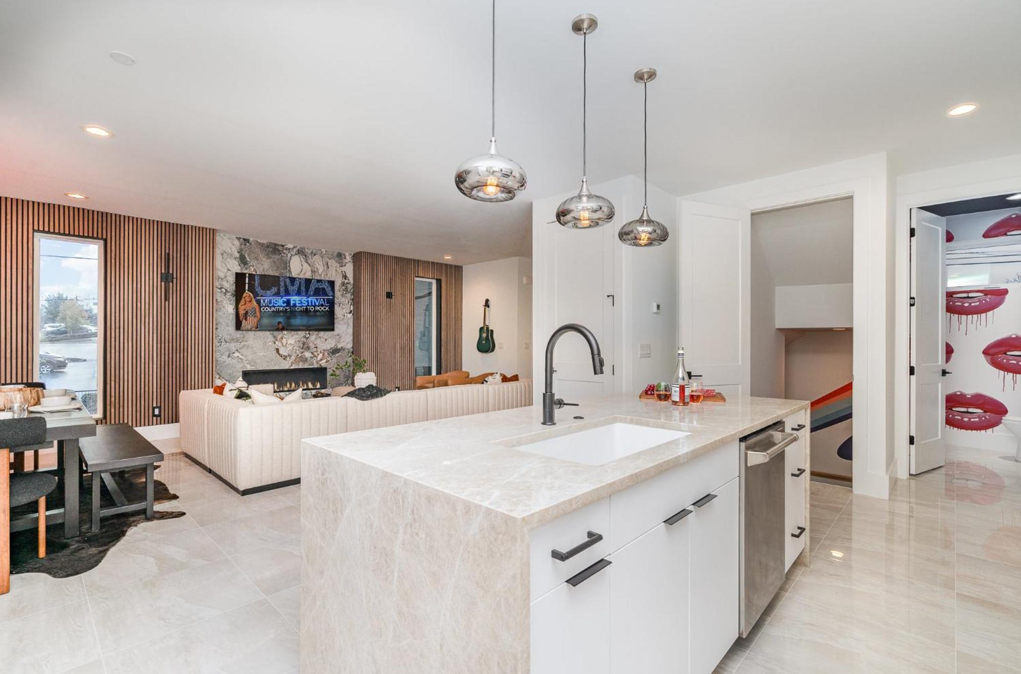 Luxe-high Note-rooftop Hot Tub-3 Mins To Broadway Holiday home