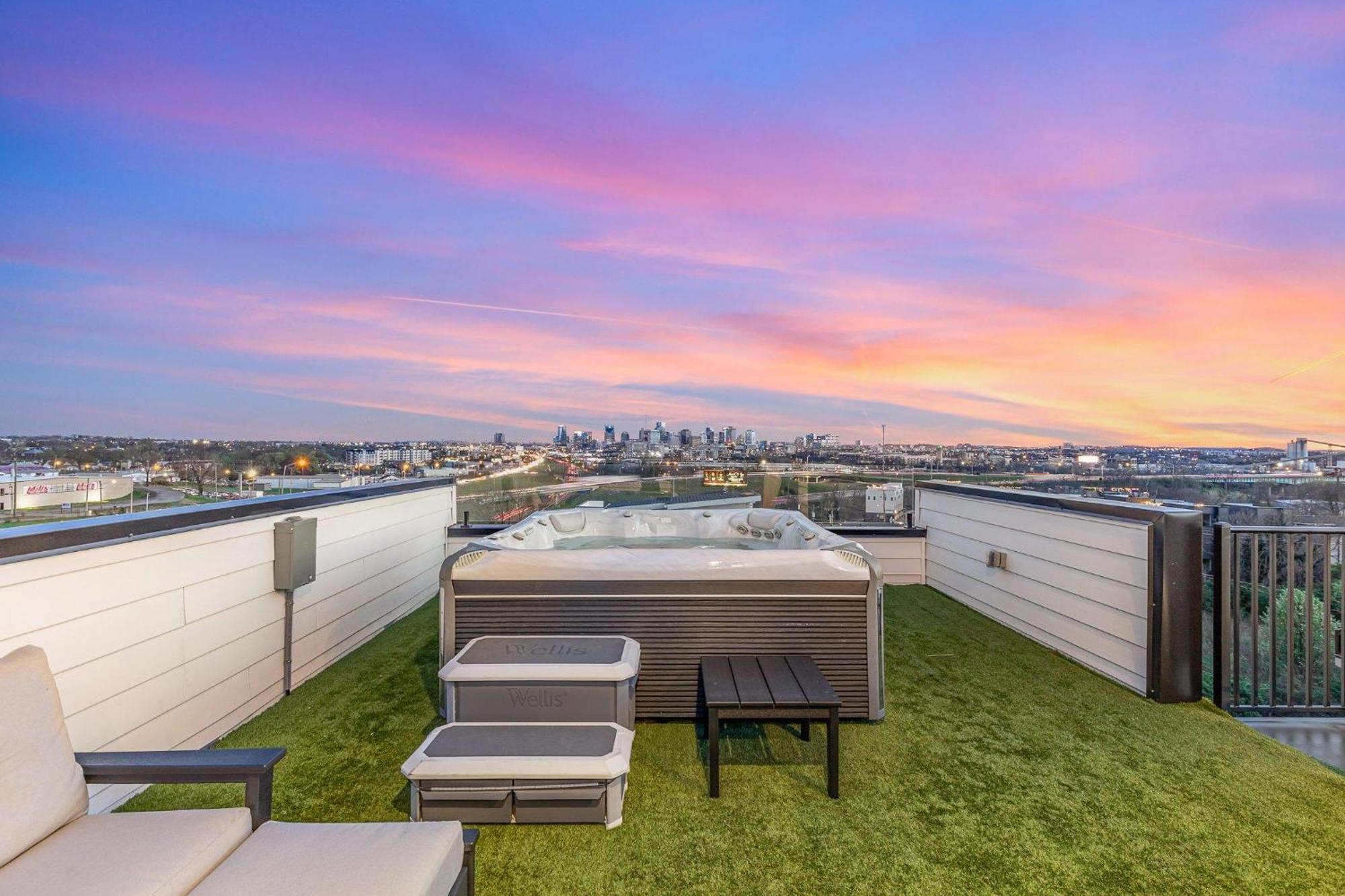 Holiday home Luxe-high Note-rooftop Hot Tub-3 Mins To Broadway