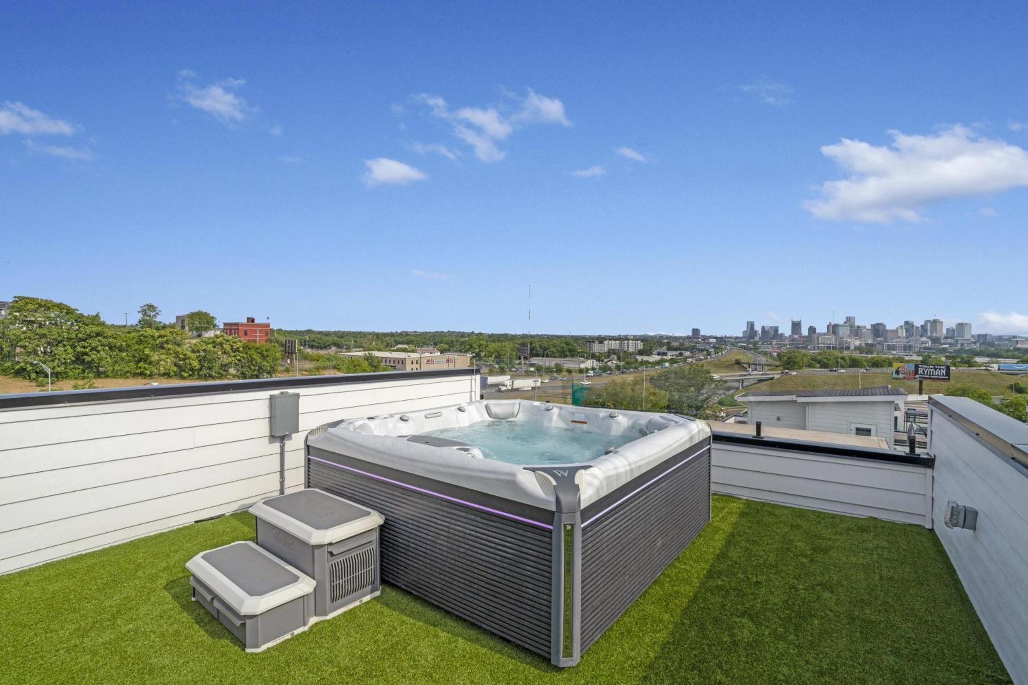 Holiday home Luxe-high Note-rooftop Hot Tub-3 Mins To Broadway Nashville