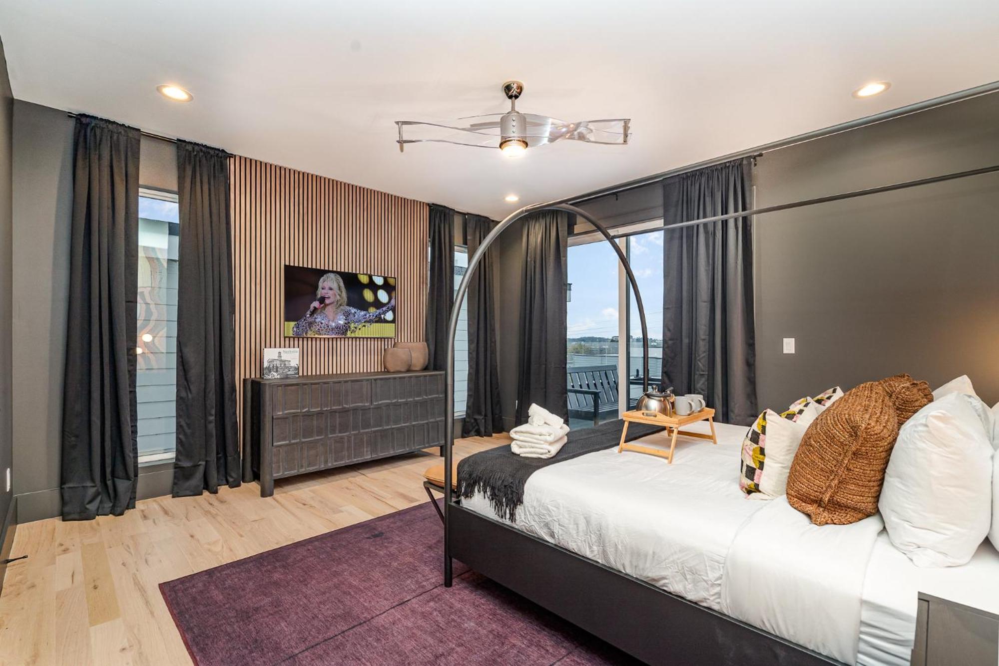 Luxe-high Note-rooftop Hot Tub-3 Mins To Broadway *
