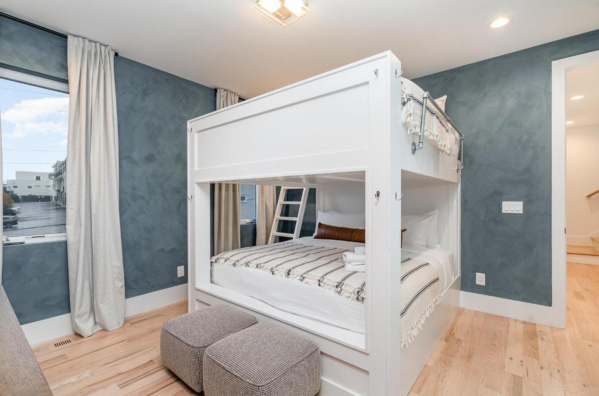 Luxe-high Note-rooftop Hot Tub-3 Mins To Broadway Holiday home Nashville