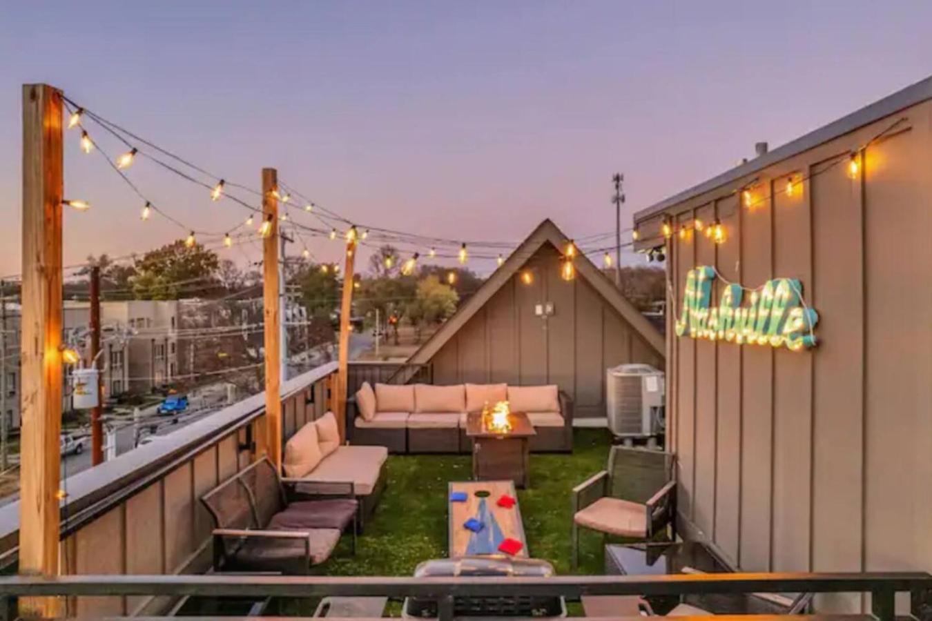 Two Adjacent Homes Sleeps 24 Only 3 Miles To Broadway Holiday home