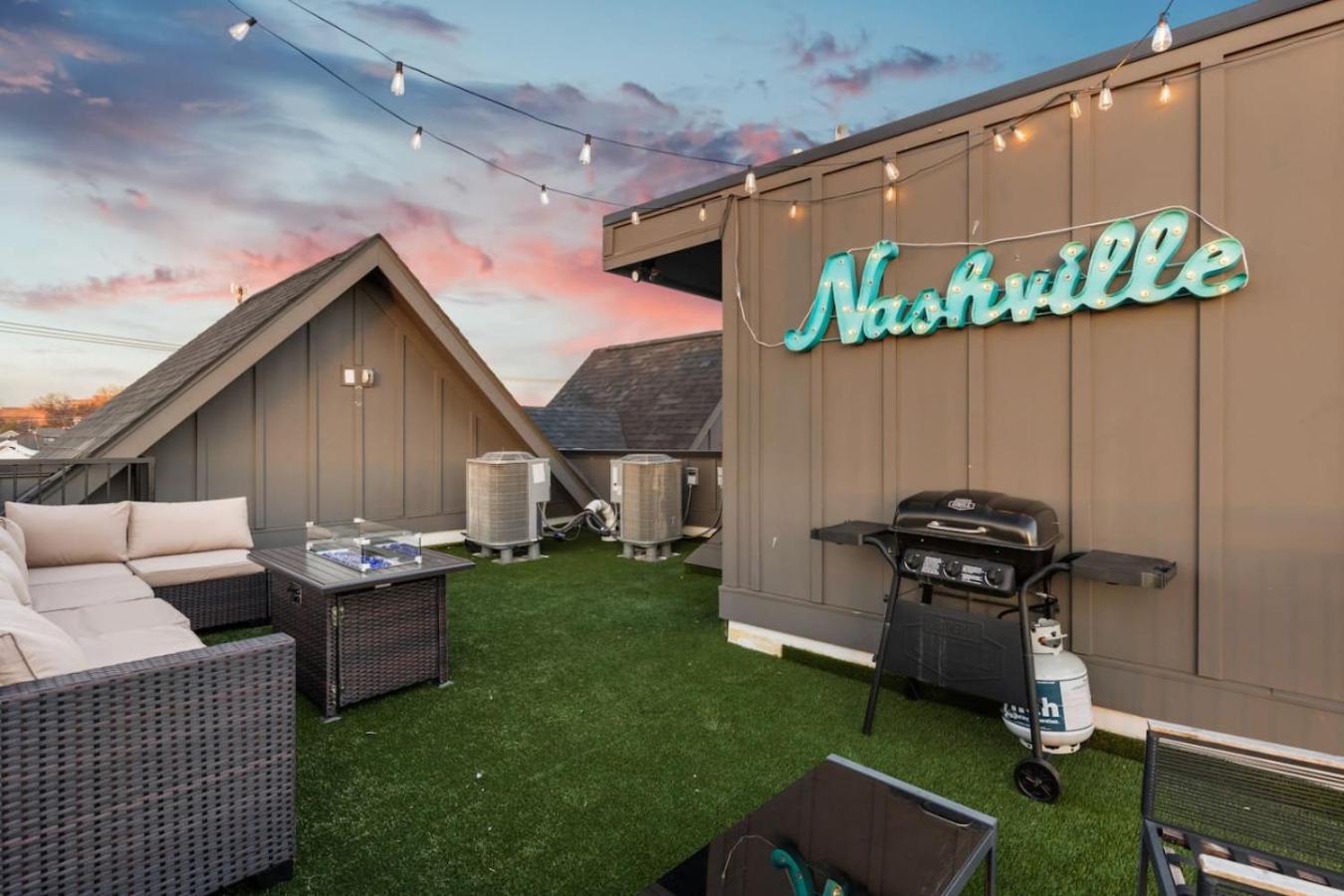 Two Adjacent Homes Sleeps 24 Only 3 Miles To Broadway *