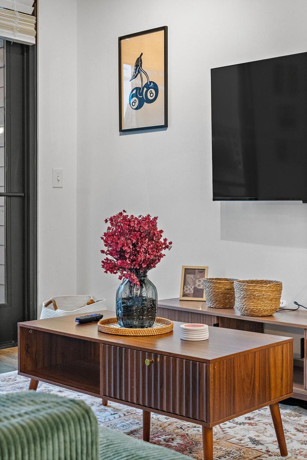 Mid-century Charm In Midtown *