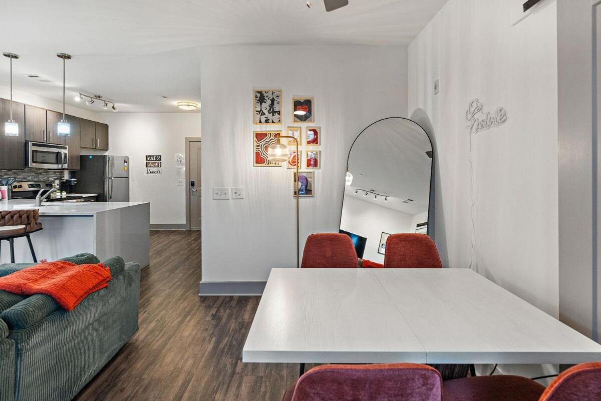 Apartment Mid-century Charm In Midtown