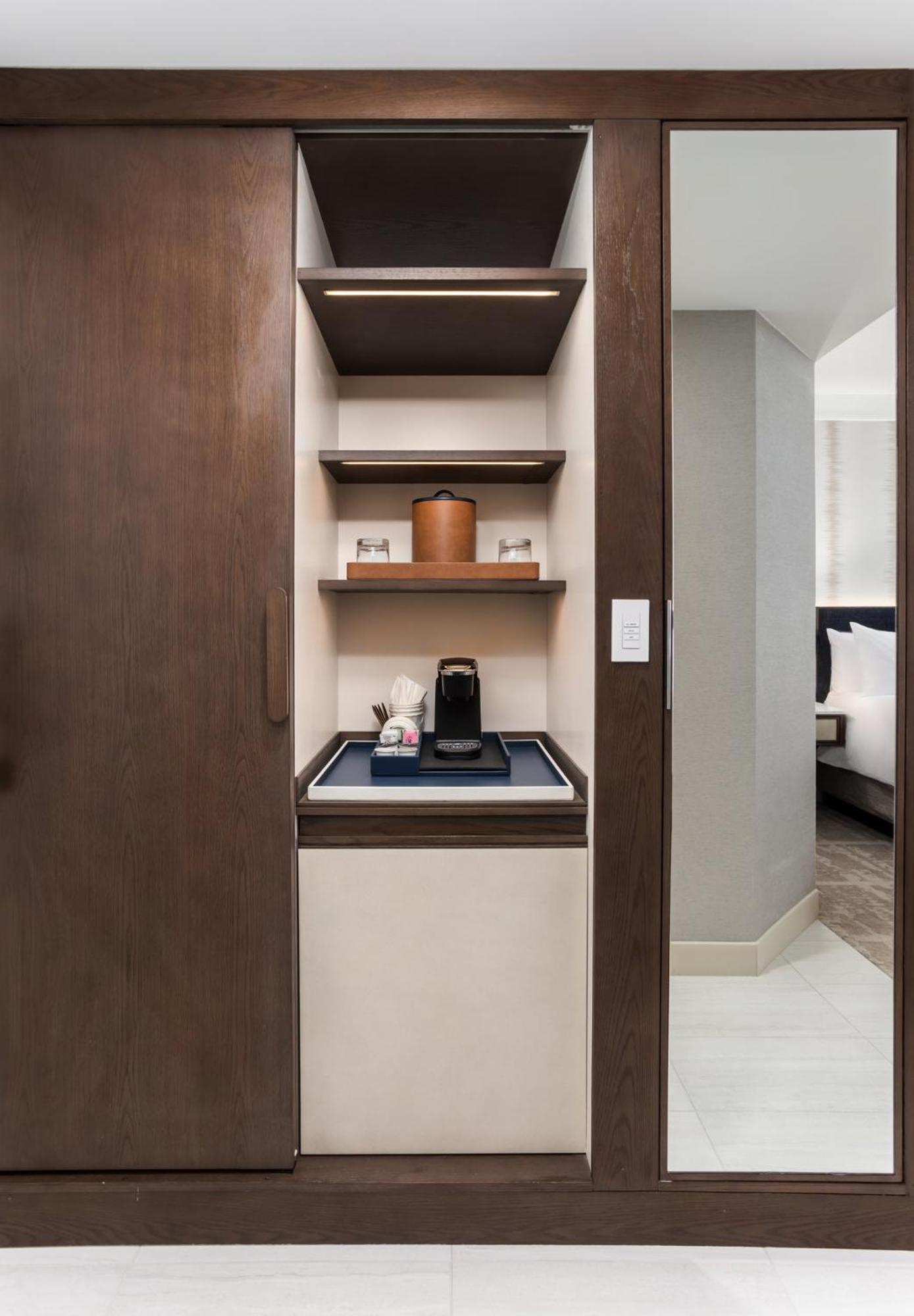 Loews At Vanderbilt Plaza 4*