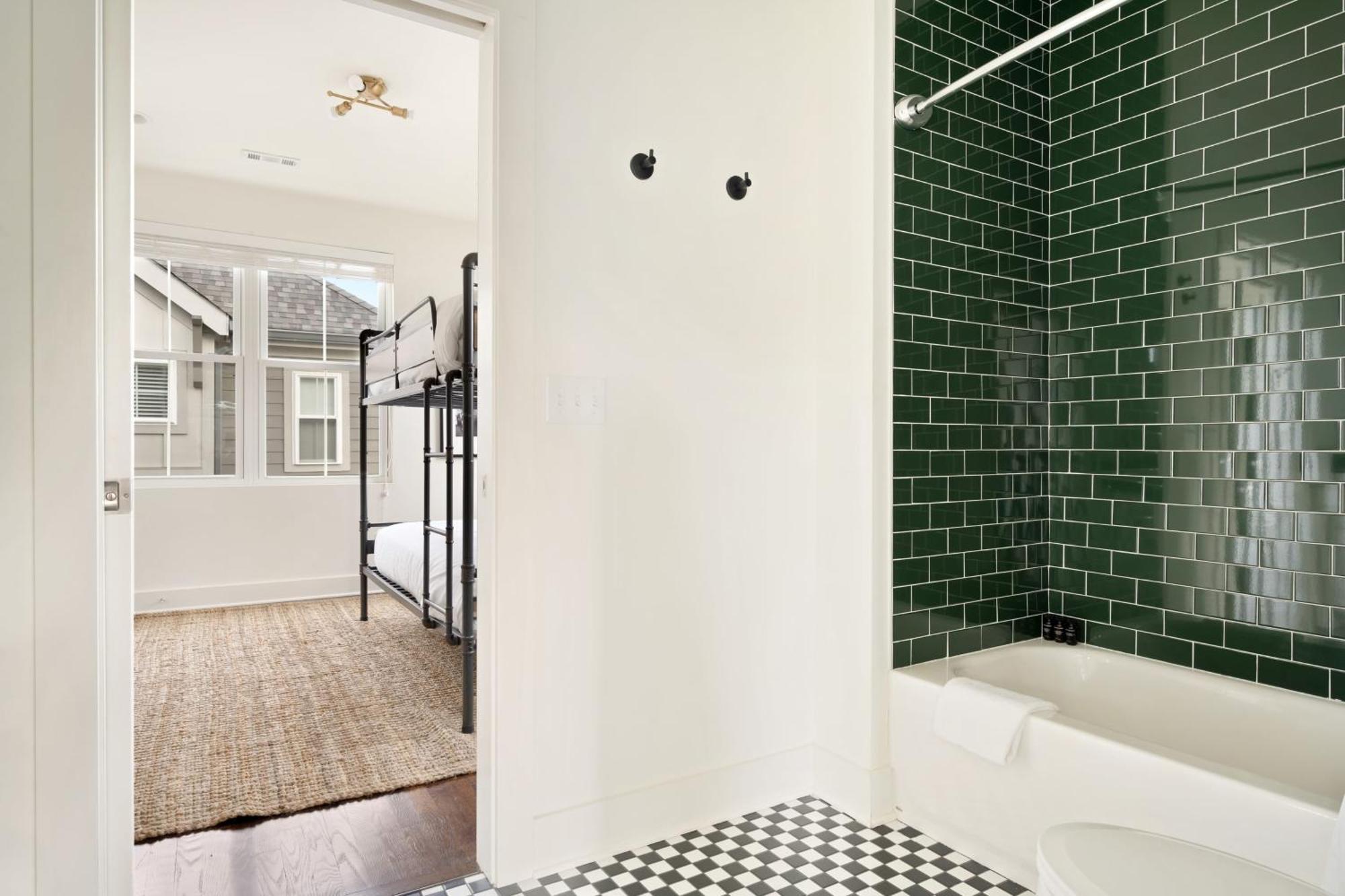 Holiday home Hart Buyout 1 By Avantstay Two Town House Buyout W Modern Amenities In