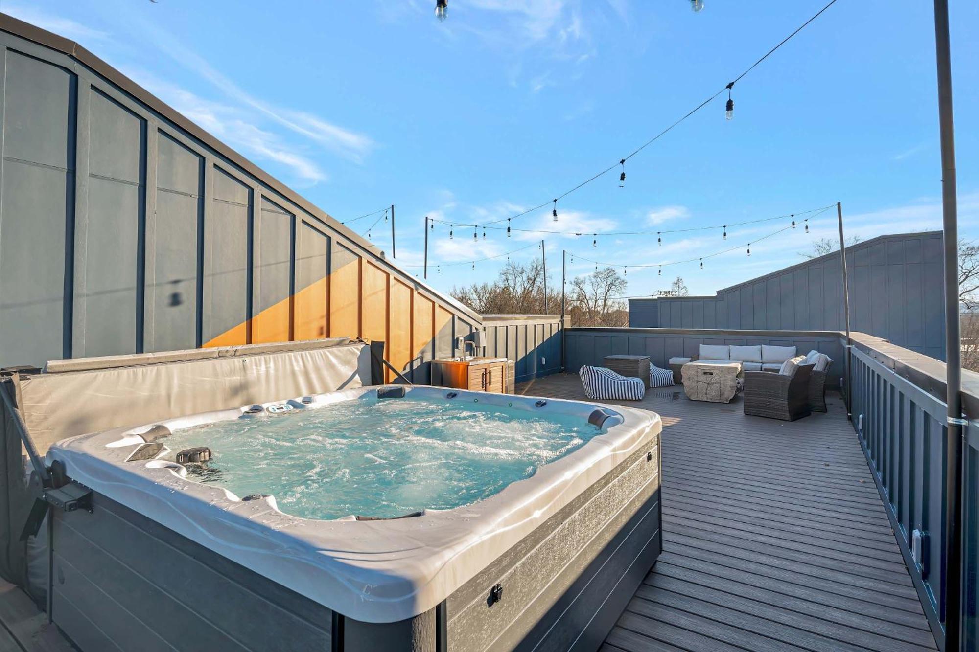 Twin Homes Rooftop Deck Hot Tub Outdoor Kitchen * Nashville