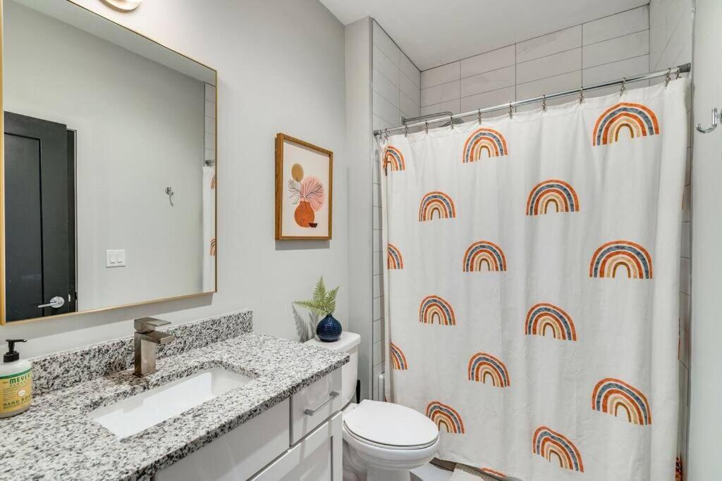 Huge Roof Deck With Games 10 Mins To Broadway Holiday home Nashville