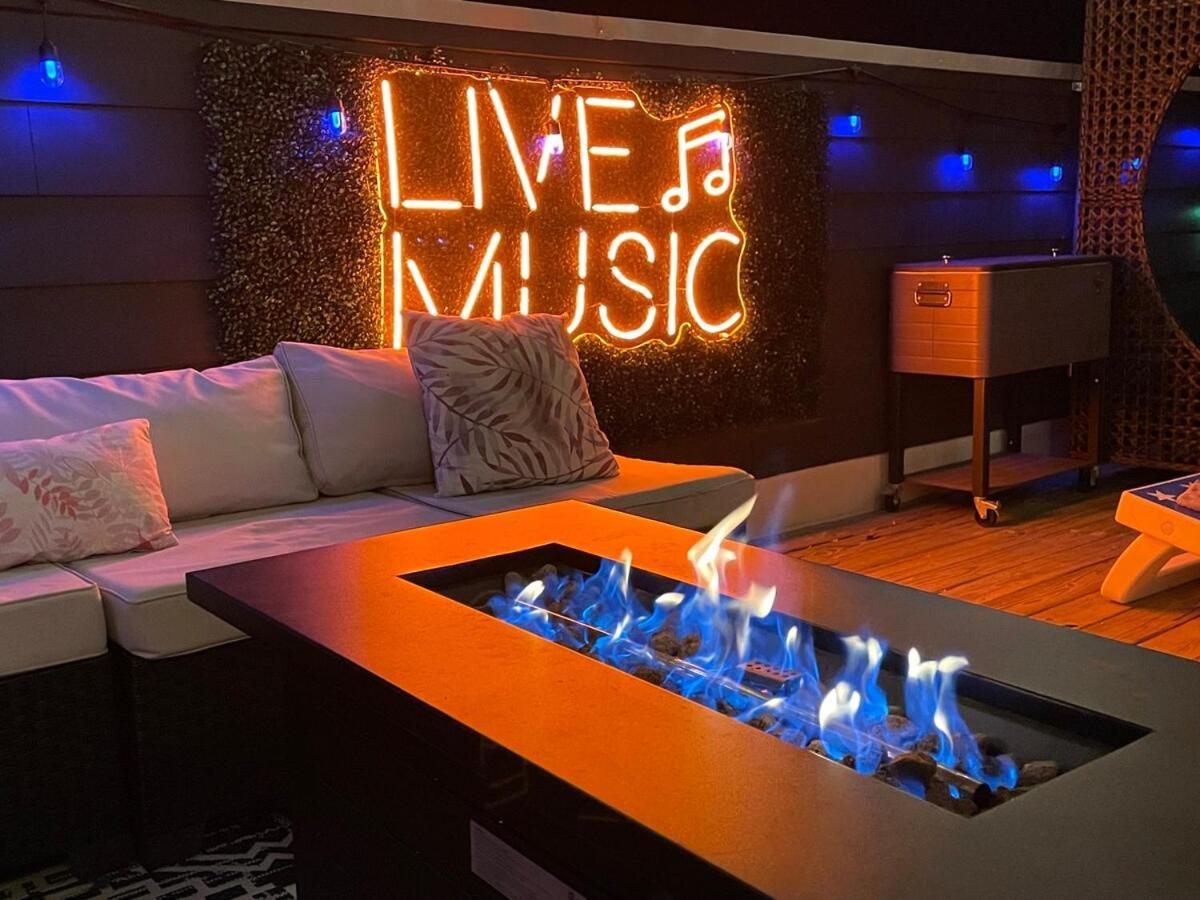 Huge Roof Deck With Games 10 Mins To Broadway