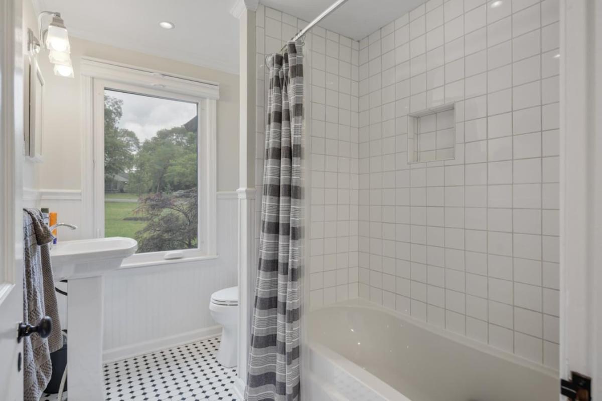 Holiday home Modern Music Oasis Sauna & Spacious Yard Nashville