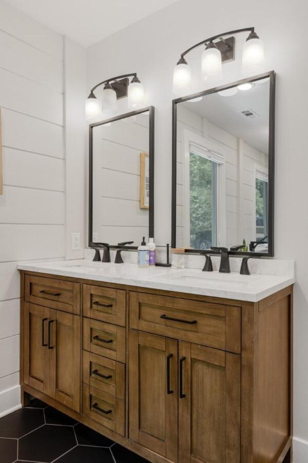 Modern Music Oasis Sauna & Spacious Yard *