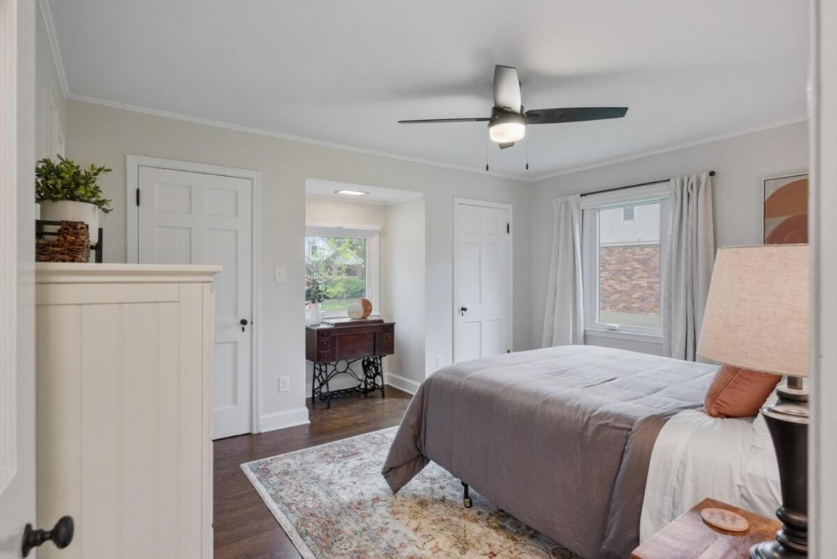 Modern Music Oasis Sauna & Spacious Yard Holiday home Nashville