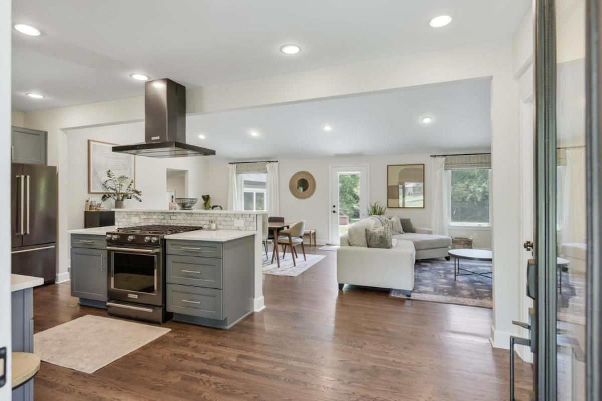 Modern Music Oasis Sauna & Spacious Yard Holiday home