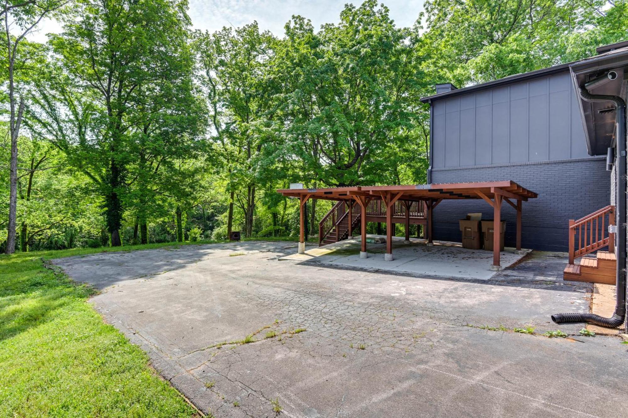 Spacious Deck Contemporary In Nashville! Holiday home *