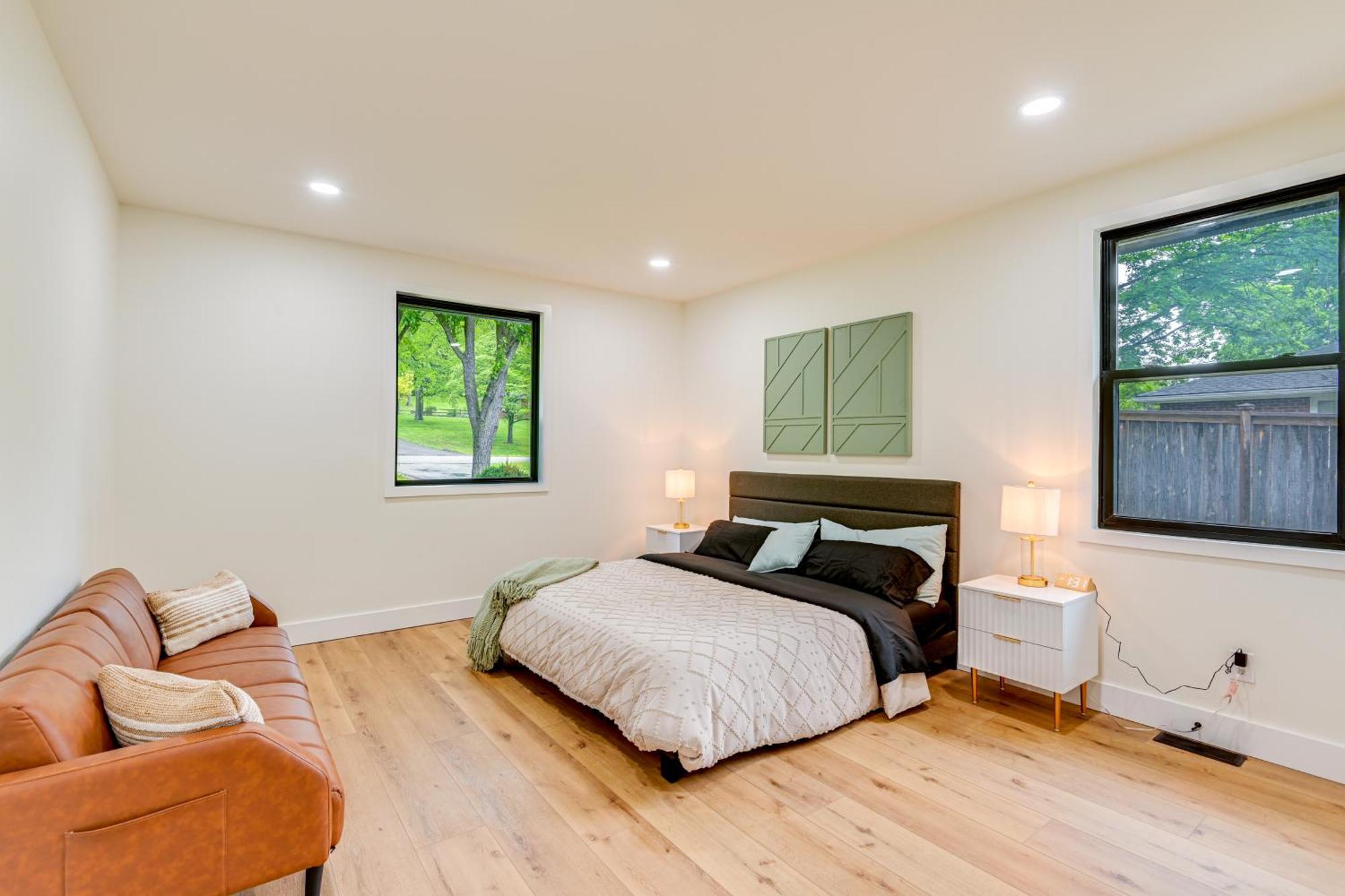 Spacious Deck Contemporary In Nashville! Holiday home Nashville