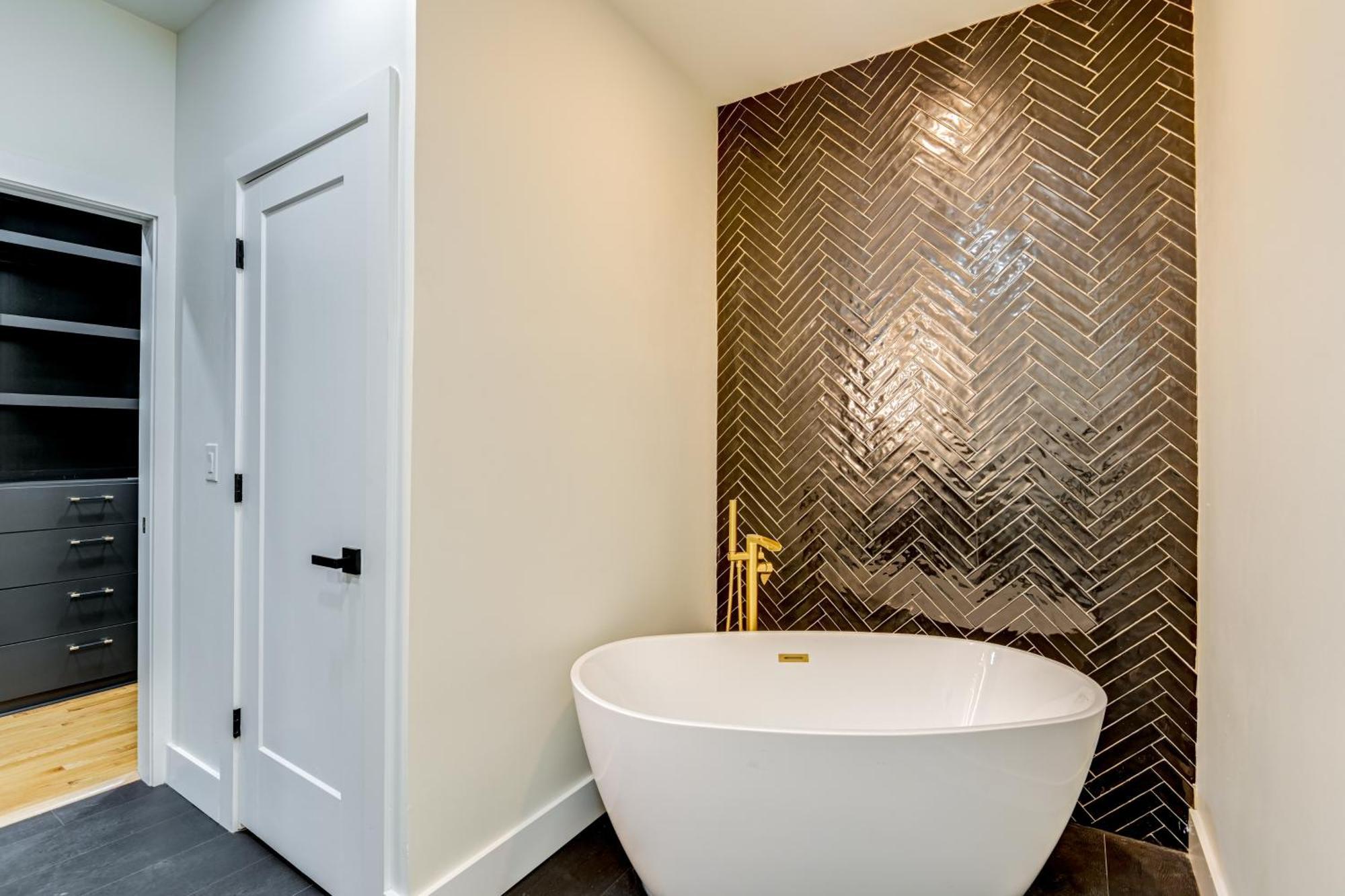 Spacious Deck Contemporary In Nashville! Holiday home *