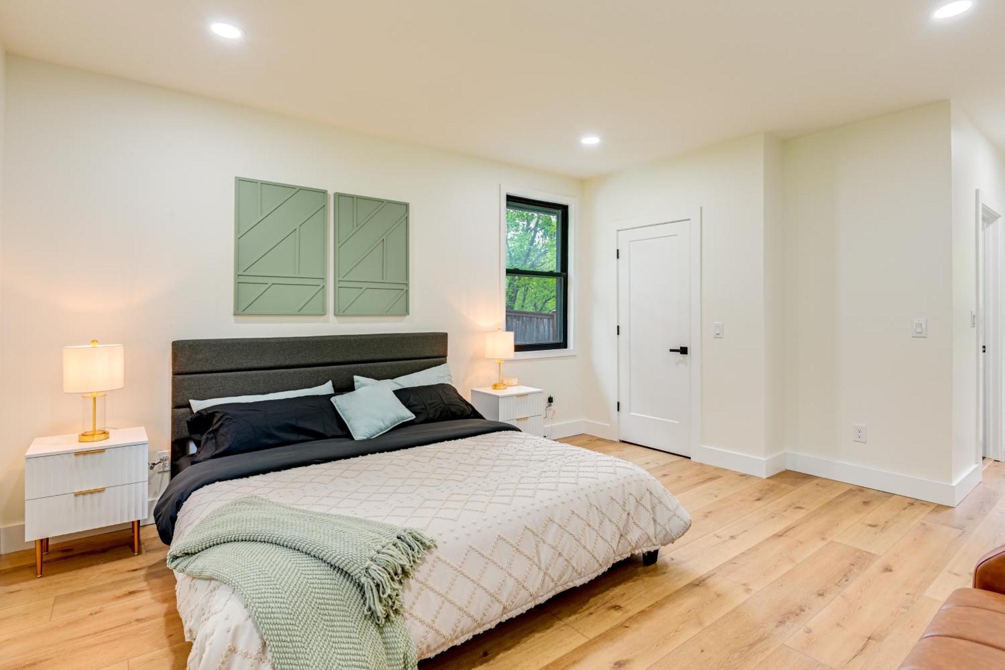 Spacious Deck Contemporary In Nashville! Holiday home Nashville