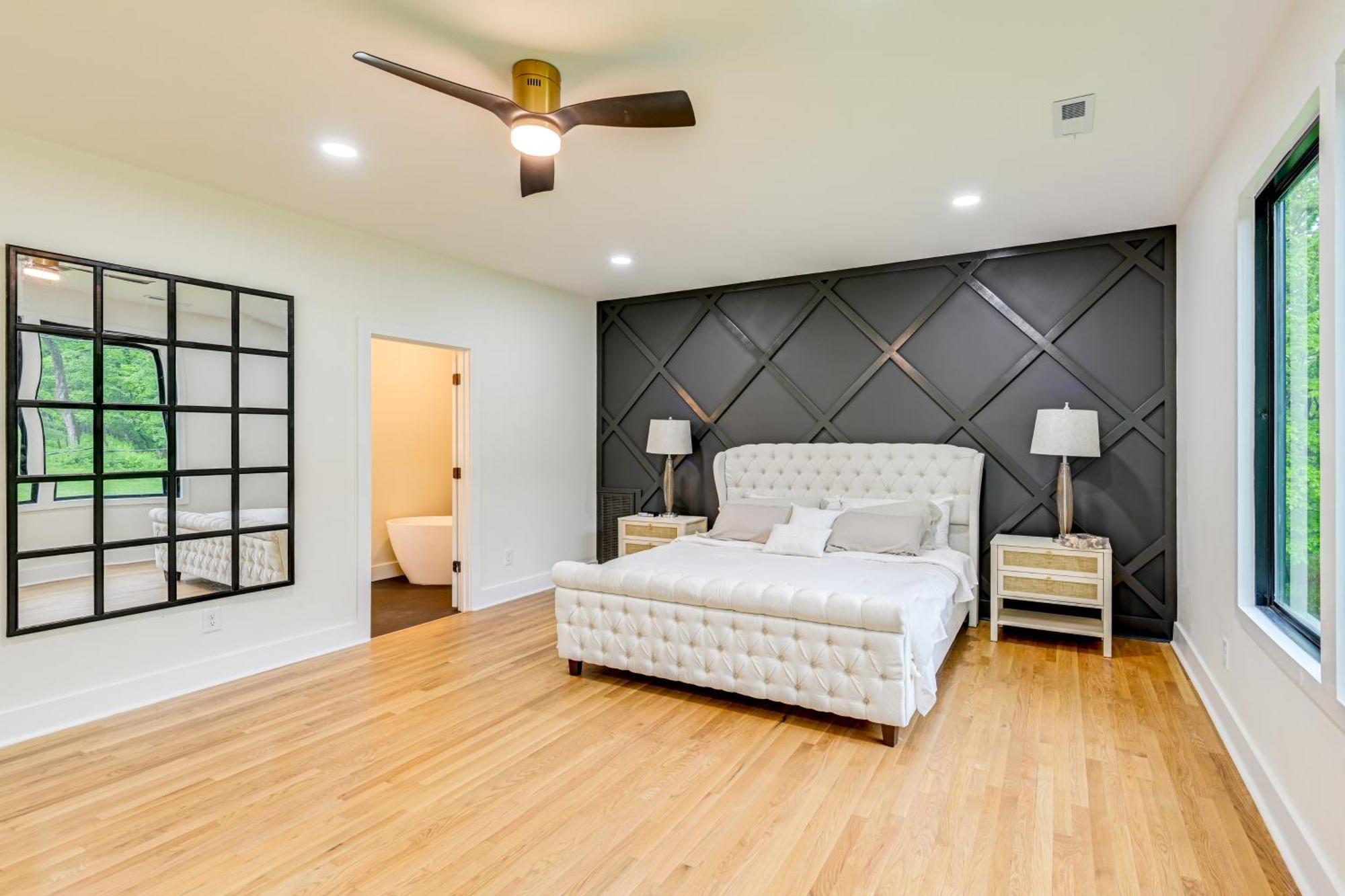 Spacious Deck Contemporary In Nashville! *