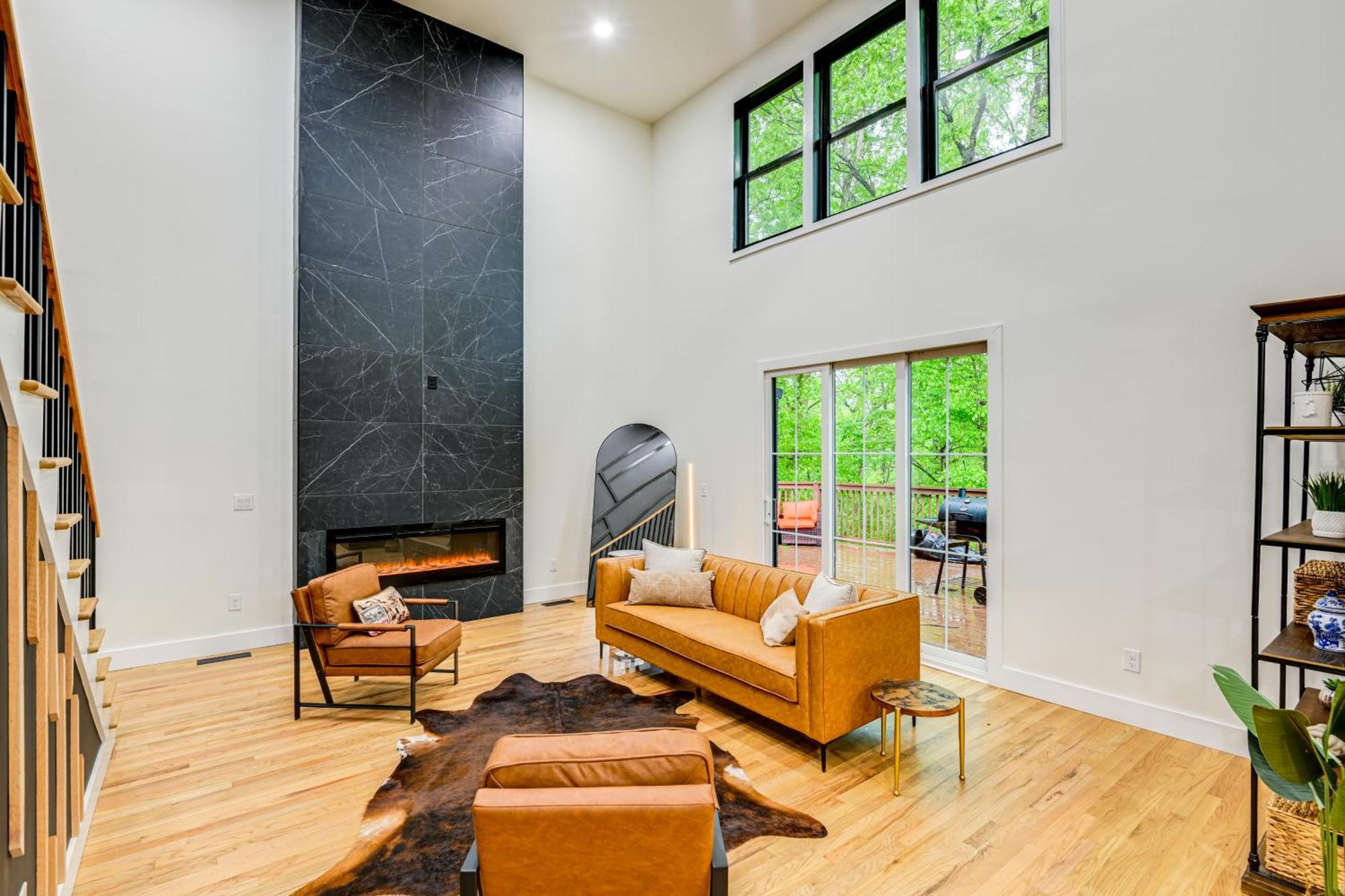 Spacious Deck Contemporary In Nashville! Holiday home *