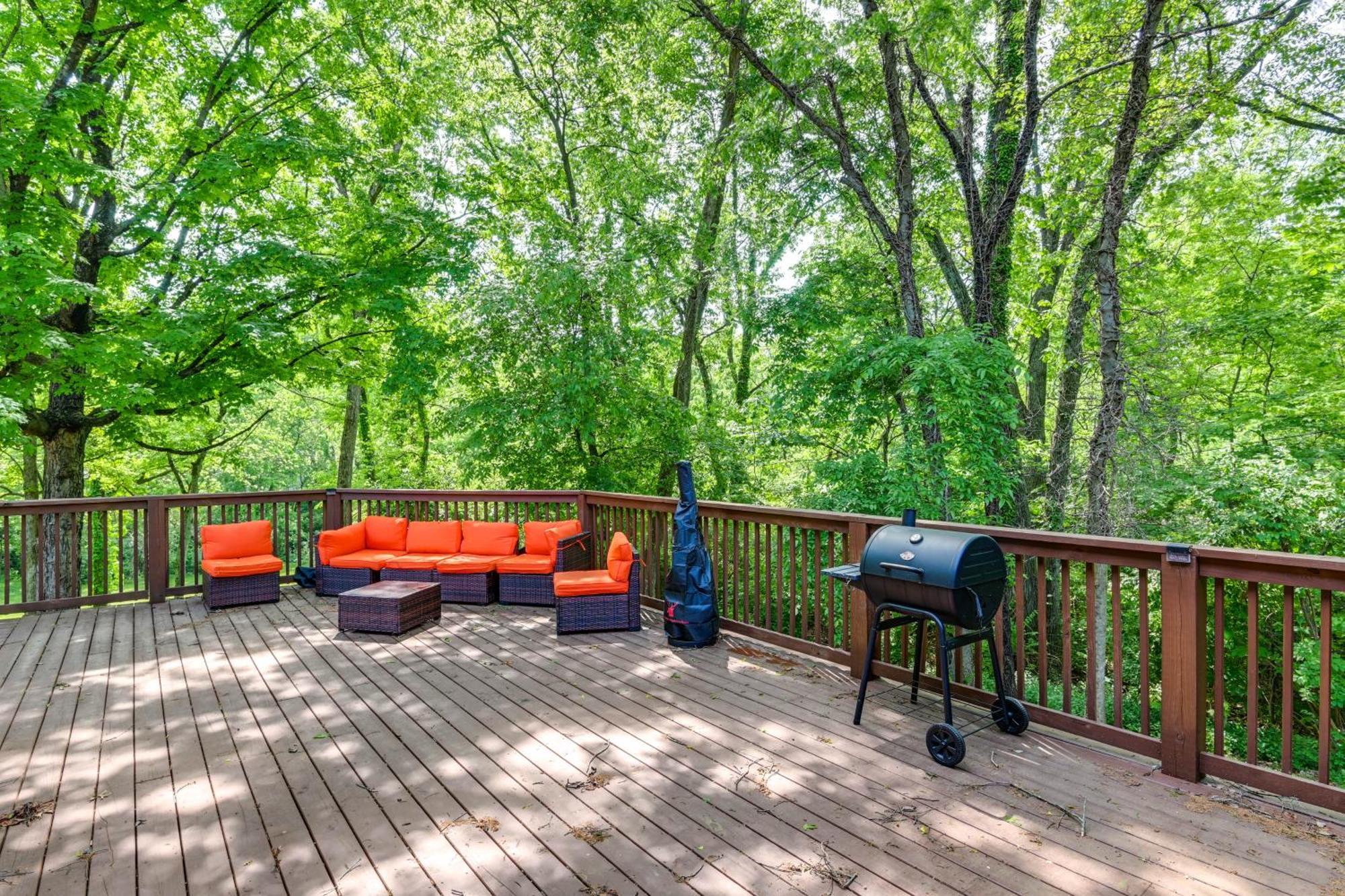 Spacious Deck Contemporary In Nashville! Holiday home *