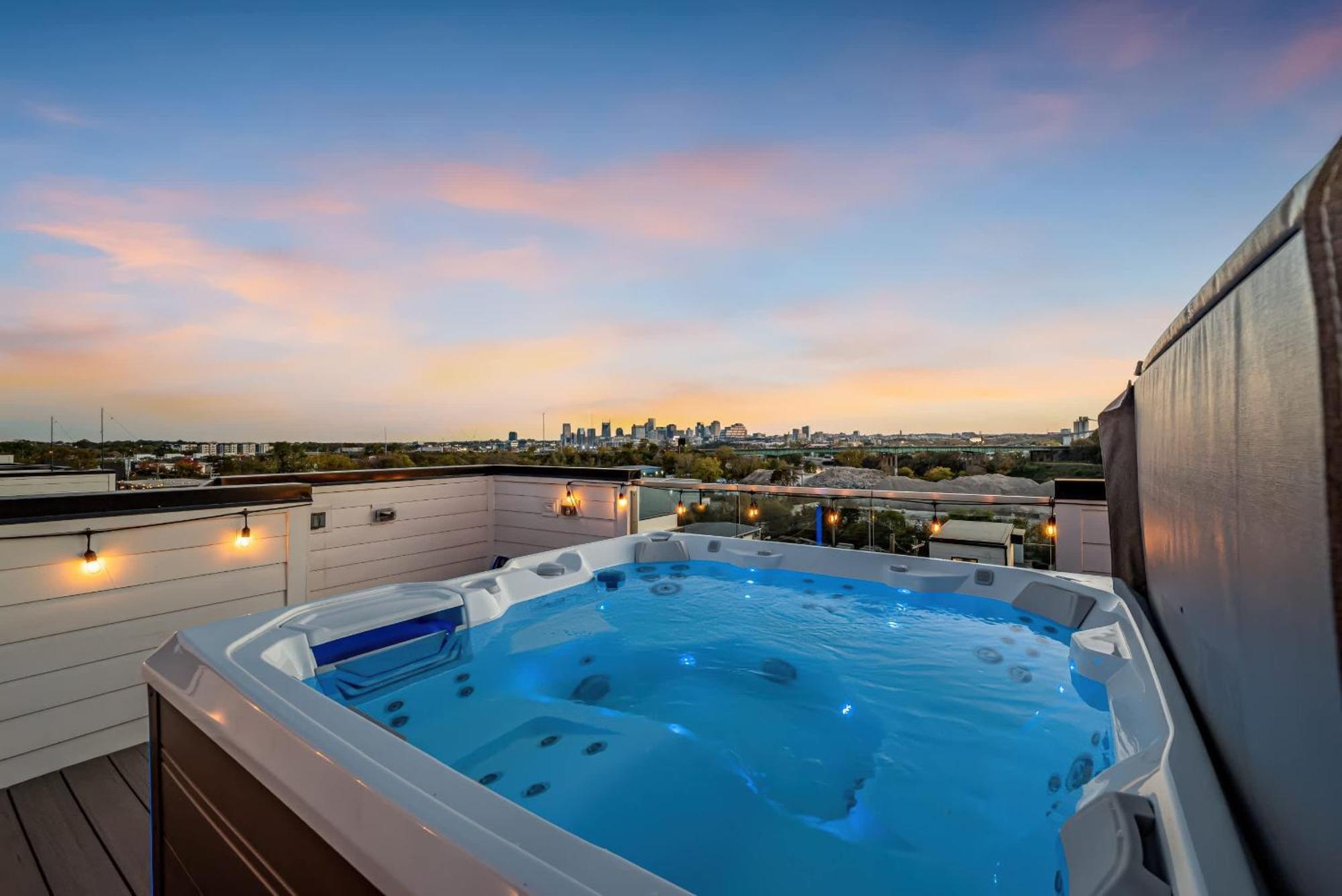 Holiday home Disco Themed Hot Tub & Rooftop Decks In