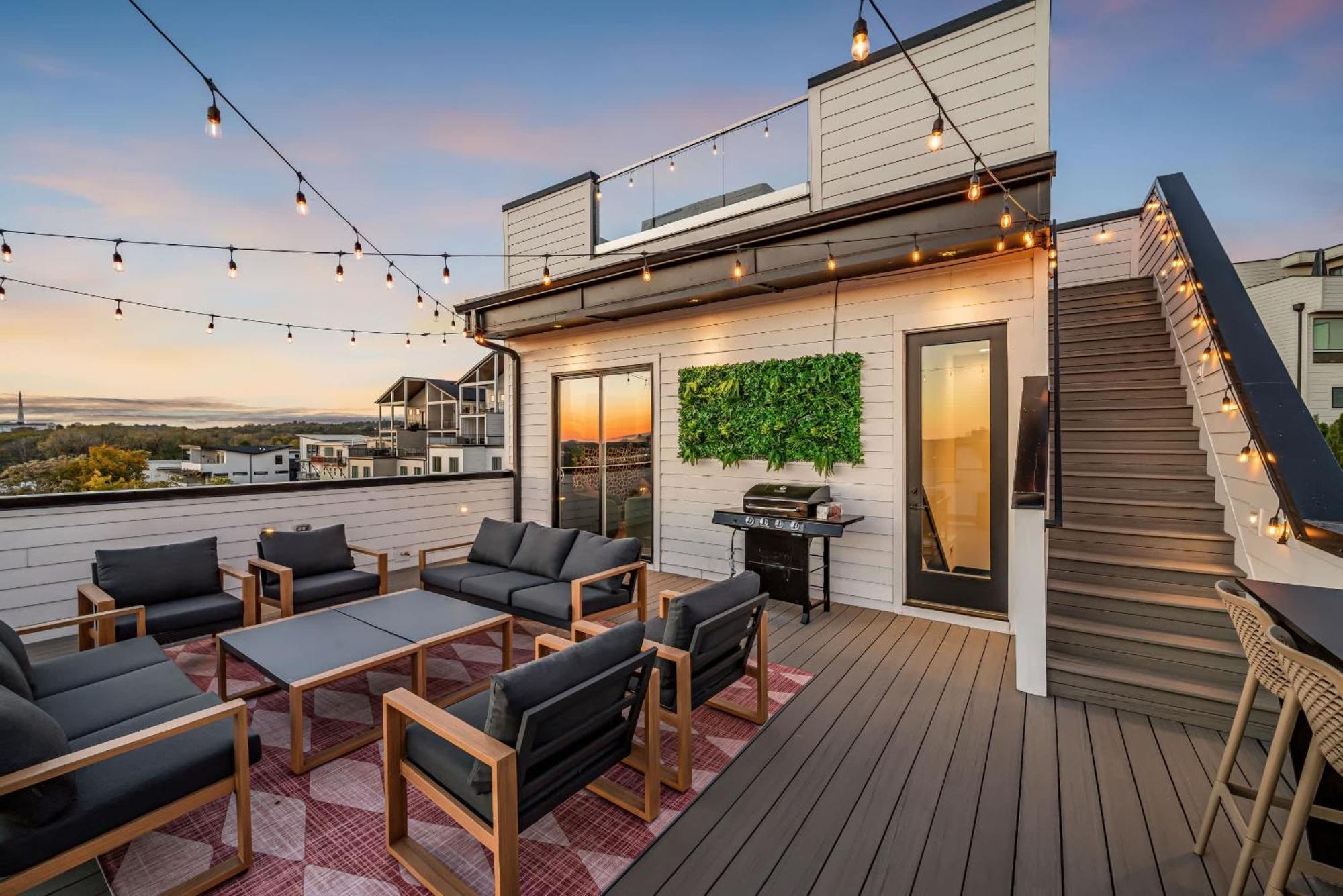 Holiday home Disco Themed Hot Tub & Rooftop Decks In Nashville