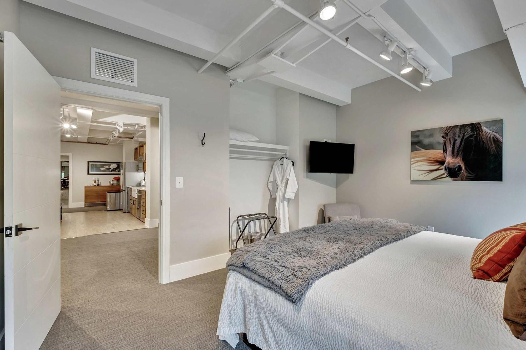 Rustic 6br By Maddox Apartment *