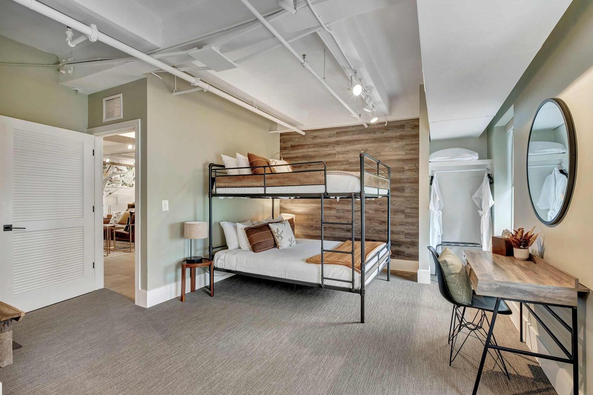 Rustic 6br By Maddox Apartment *