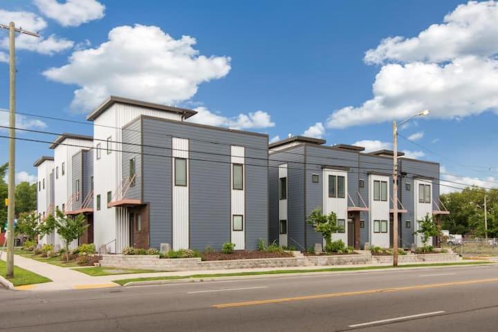 Modern 3-story Townhome W Rooftop & Views Holiday home Nashville
