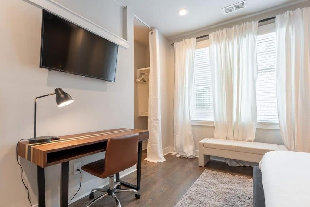 Holiday home Two Side By Side Homes - Min To Vandy 3min To Bars Nashville