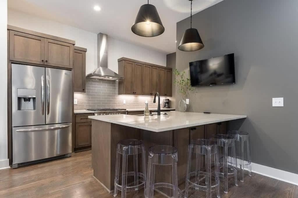 Two Side By Side Homes - Min To Vandy 3min To Bars Holiday home Nashville