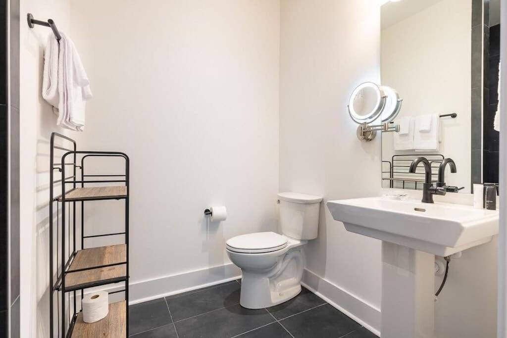 New Side By Side Homes - Sleeps 24 *