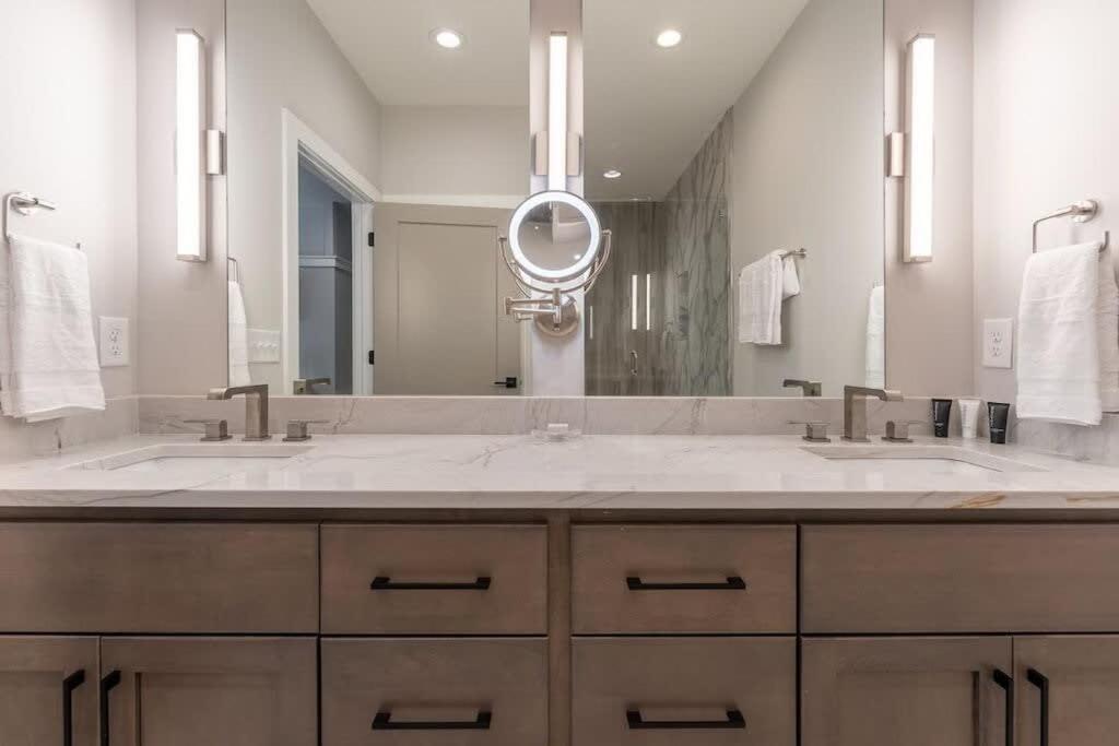 New Side By Side Homes - Sleeps 24 Holiday home *