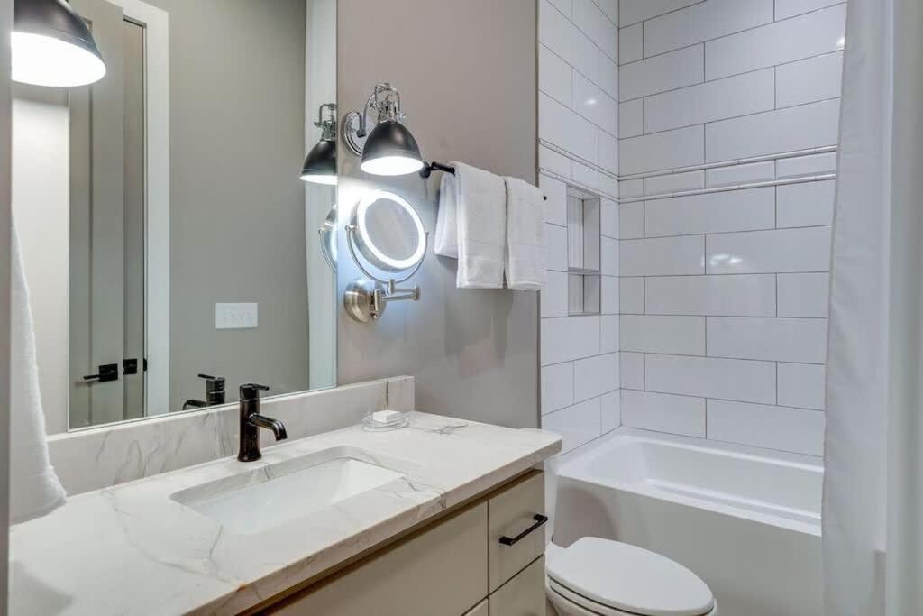 Holiday home New Side By Side Homes - Sleeps 24 Nashville