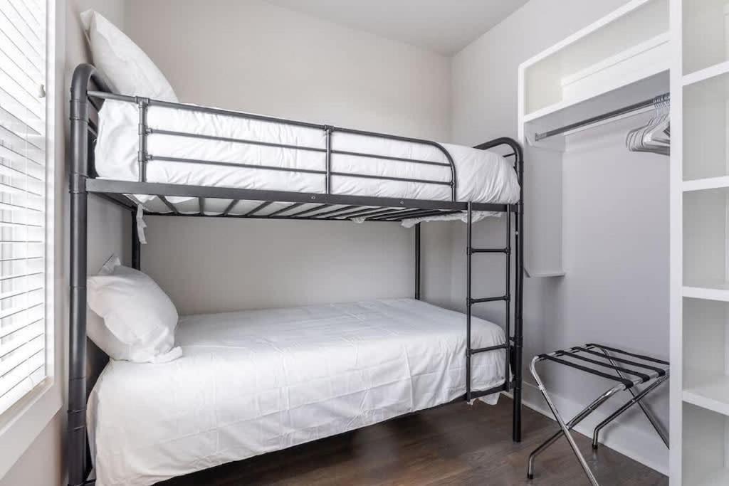 New Side By Side Homes - Sleeps 24 Holiday home *