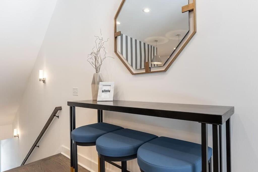 New Side By Side Homes - Sleeps 24 Holiday home Nashville