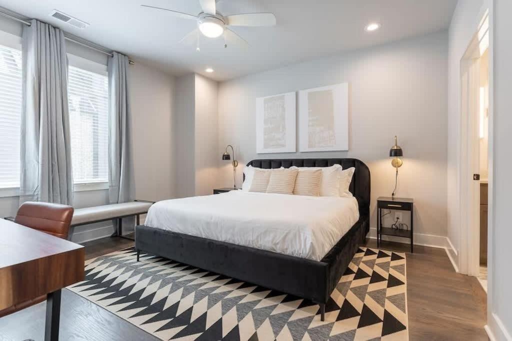 New Side By Side Homes - Sleeps 24 Nashville