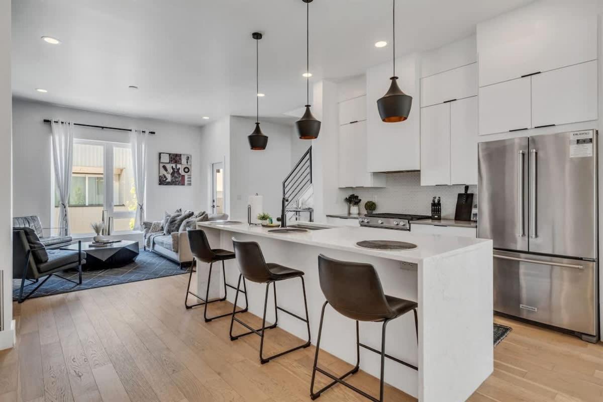 Charming Gulch Retreat - Skyline Perfection *